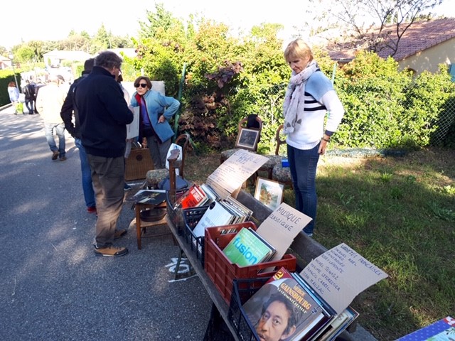 Au Vide Grenier Saint Pantaleon De Larche